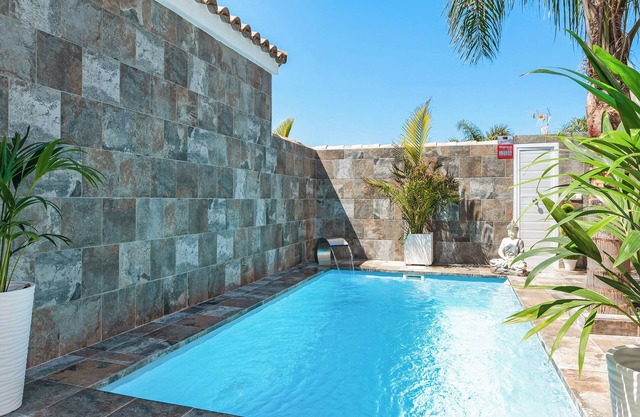 Chalet "Casa Bombón" con piscina climatizada y Wi-Fi