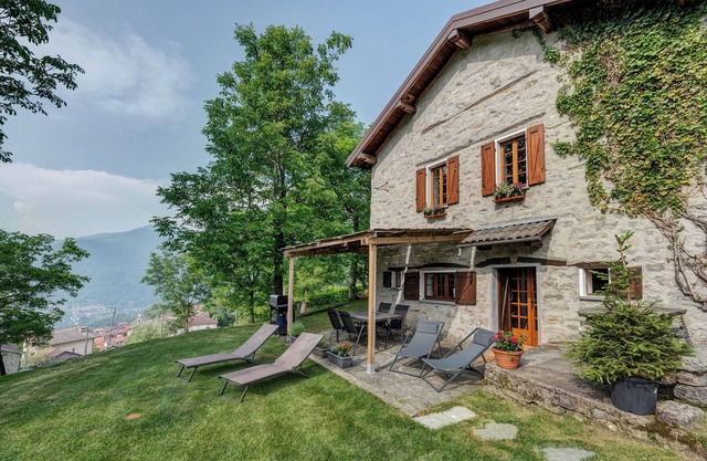 Chalet 'Nini's Home' con terraza privada, jardín privado y Wi-Fi