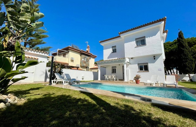Chalet Edén Azul, con piscina privada.