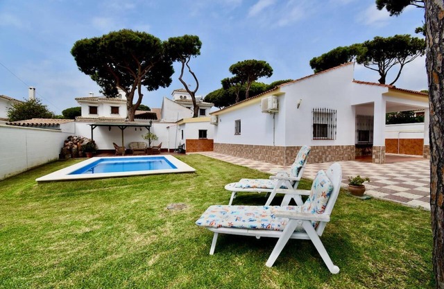Chalet A Levante en el corazón de la Barrosa, muy cerca de la playa