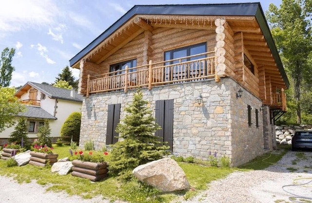 Chalet fustes y piedras 180 m2 / BOLQUERE / - 2 km de las pistas de esquí