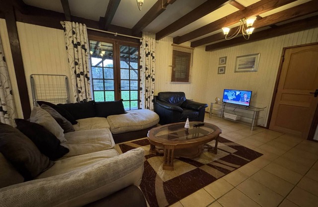 Chalet en Aubigné-Racan con piscina y jardín