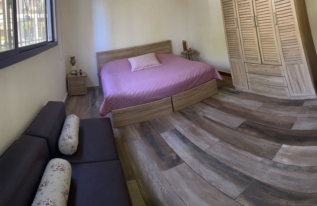 Chalet Batroun frente a la piscina - Batrouna Park Resort