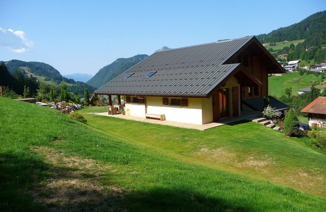 Soleado chalet en Les Gets con jacuzzi