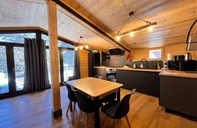 Chalet L'Epicea P2000 5min walk from the slopes