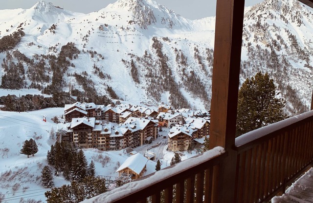 Chalet le Chamois Apartment 10 2nd floor ski in ski out