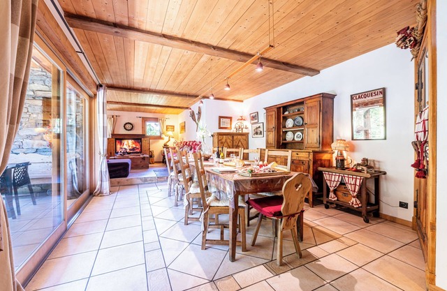 Chalet 'Le Courti' con vistas a la montaña, terraza privada y Wi-Fi