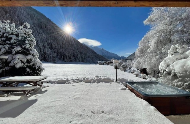 Chalet Melusine Big Chalet w Spa Pool, Sauna, Huge Terrace, Views & Privacy!