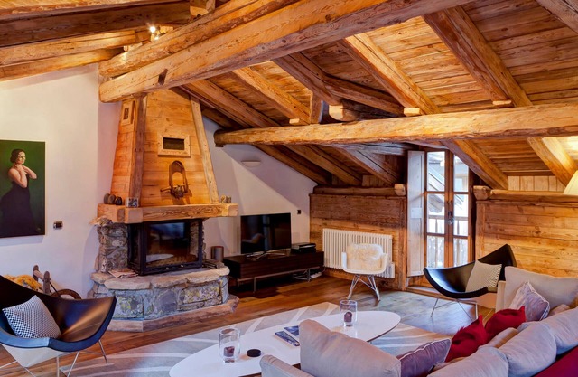 Casa impresionante en el centro del pueblo con proximidad a pistas, ideal para 8 personas.