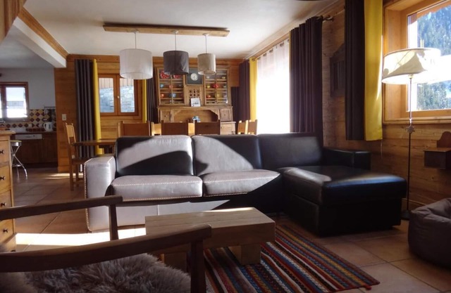 Chalet, vista puelbo/bosque, terraza, balcón, chimenea o estufa a leña, parking, tv, 120m²