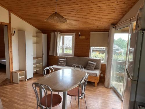 Chalet vue dégagée sur mer au loin