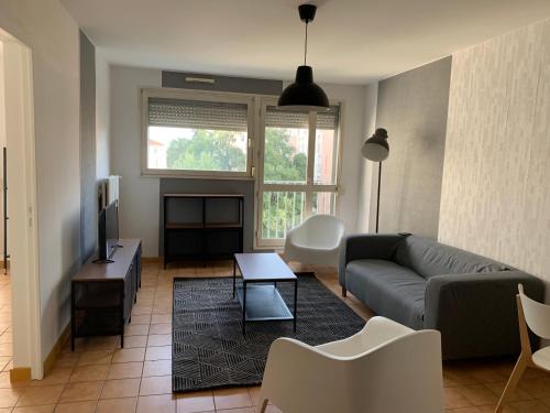 Chambre calme privée avec lit double en Colocation