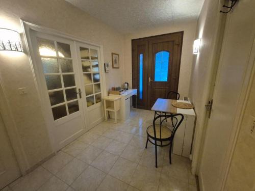 Chambre dans un appartement independant de l habitation