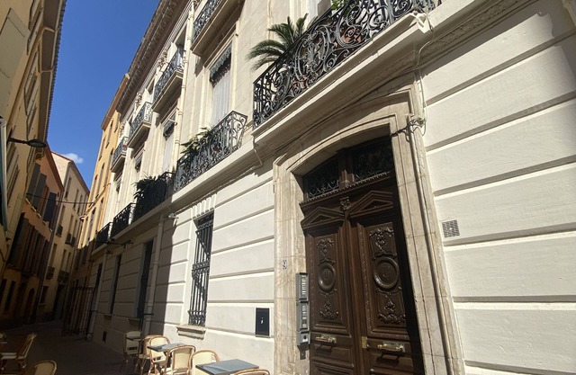 Character apartment in a luxury building in the hyper center