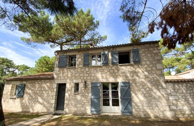 Villa Charentais con Piscina para 8 personas en La Palmyre