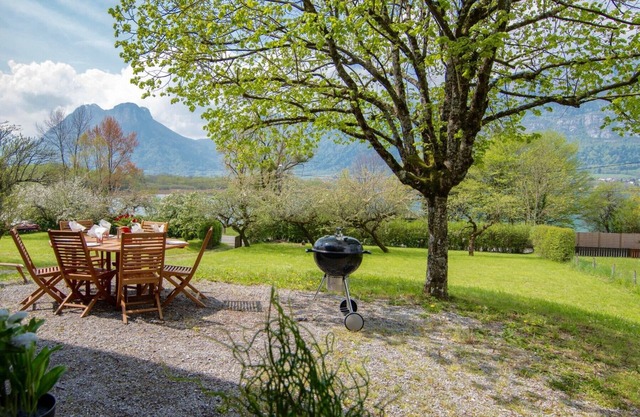 Charmant Chalet 50m du lac-jardin et parking