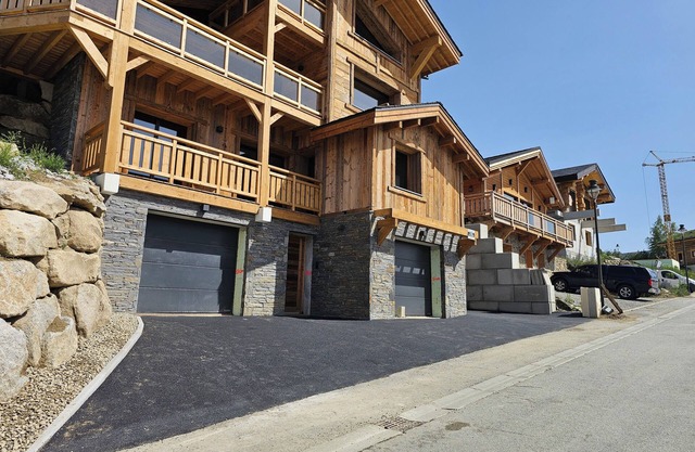 Charmant bas de Chalet, vu sur les Montagnes