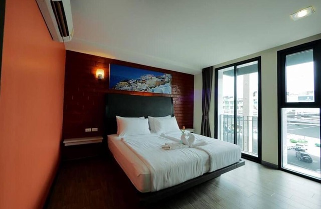 Charming Double Room in Hotel close to Airport
