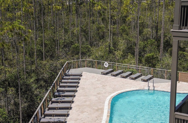 Charming 1-bedroom condo with brand new beautiful amenities in Santa Rosa Beach