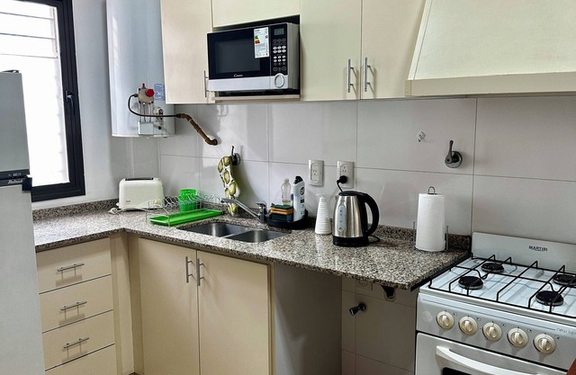Charming 1-bedroom apart. with WiFi, AC, garage propio in welcoming Godoy Cruz