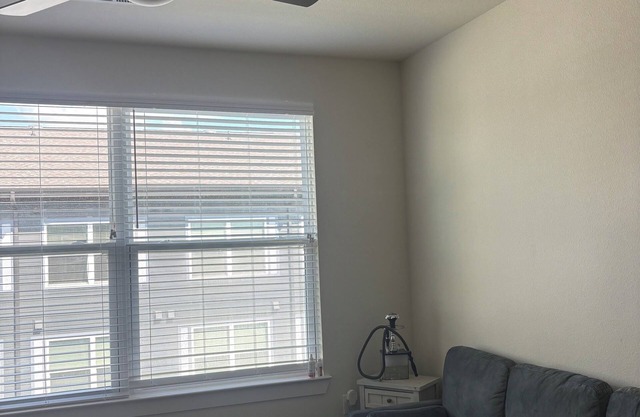 Charming 1-bedroom apartment with AC and fitness room in Spring
