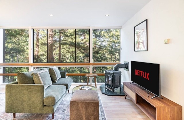 Charming 1 bedroom treehouse retreat