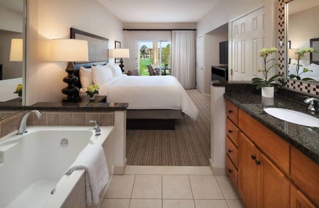 Charming 1-bedroom villa in Palm Desert with AC, fitness room