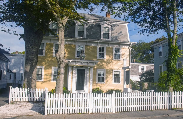 Encantador condominio de 1 habitación en el extremo este de Provincetown con estacionamiento.