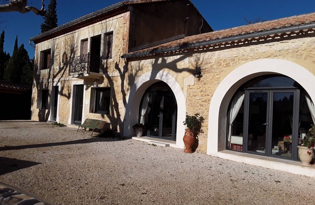 Encantadora casa de campo del siglo 19 en la Provenza Alpilles, soleado y espacioso