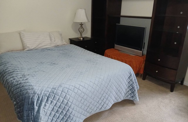 Charming 1 Furnished - Bedroom in a house in Aurora with AC, fitness room