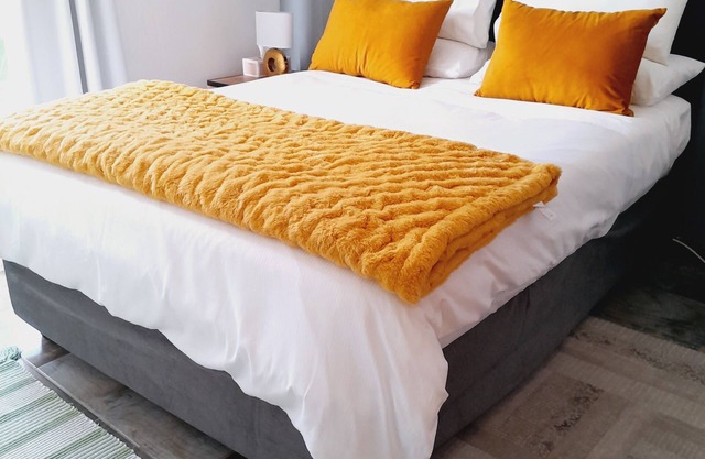 Charming 2-bed apartment with AC and WiFi in enchanting Brackenfell, Cape Town