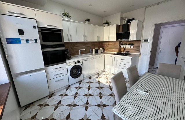 Charming 2-Bed Apartment in Baku City Center