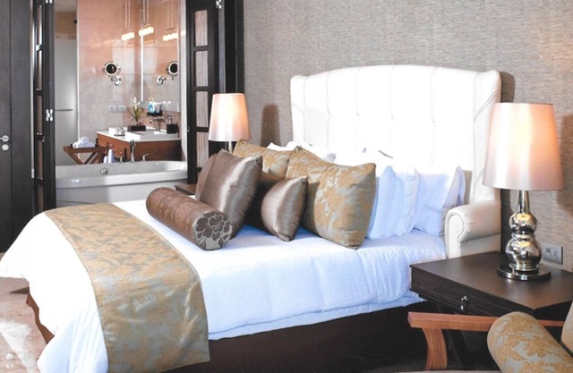 Charming 2-bedroom resort with AC, fitness room at Vidanta Cancun