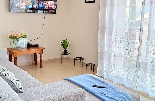 Depa de 2 Hab con Vista al Barrio de Tequis - Totalmente Nuevo y Equipado