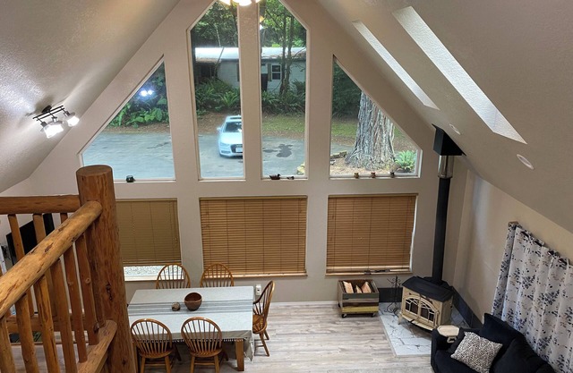 Charming 2-bedroom condo in wonderful Crescent City with WiFi