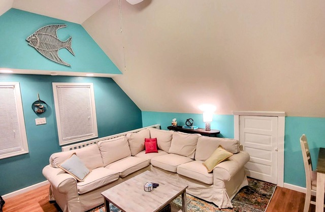 Charming 2-bedroom apartment with WiFi, AC in beautiful Wildwood