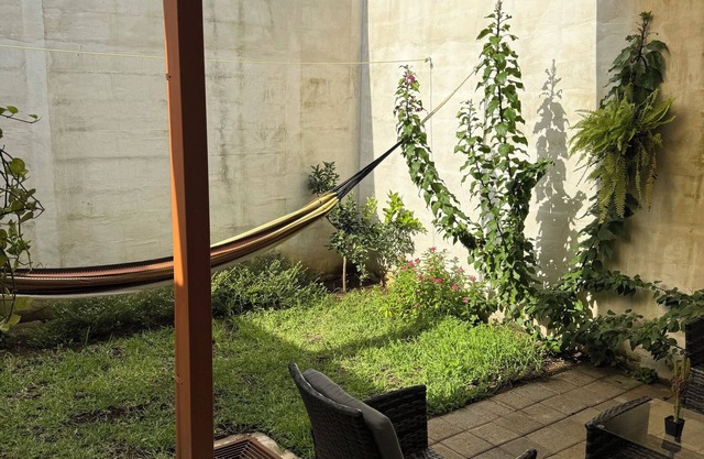 Charming 2-bedroom house in Santa Ana with WiFi and AC