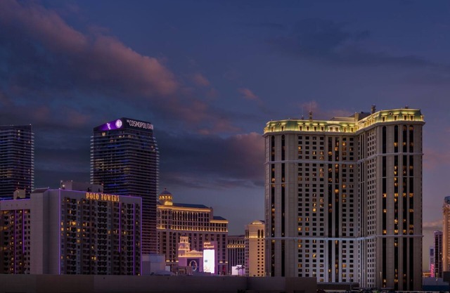 Charming 2-bedroom resort in brilliant Las Vegas with AC