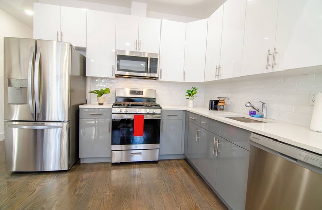 Charming 2-bedroom apartment with WiFi, AC in terrific Jersey City