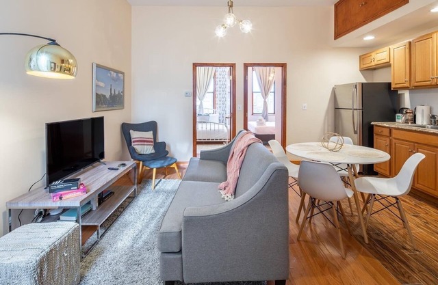 Charming 2-bedroom apartment Near Center City with Parking.
