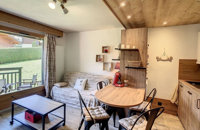 Encantador apartamento de 2 habitaciones en Combloux con terraza, parking y guardaesquís