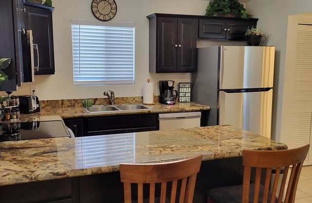 Charming 2-bedroom house with AC, WiFi in fabulous Glendale