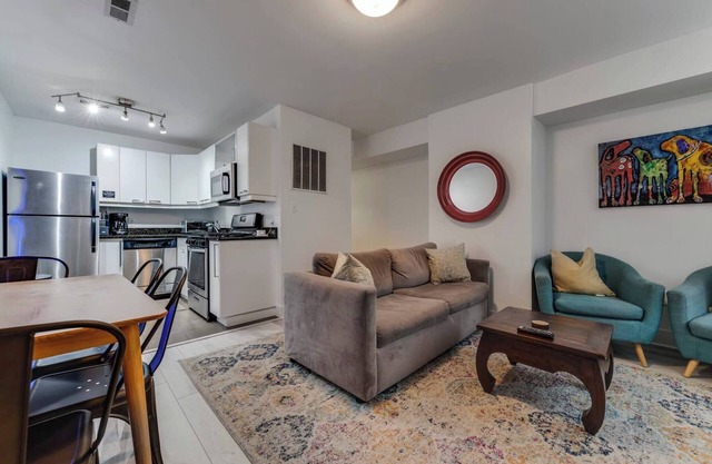 Charming 2BD/1BA in Hip Area - Near Metro