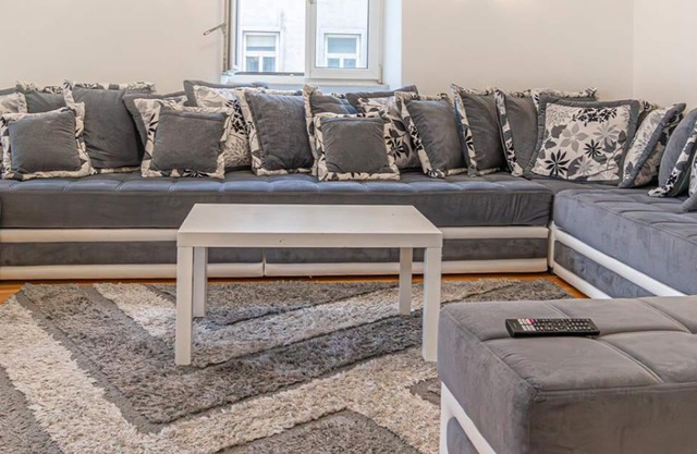 Charming 2BR+1LR - Near Villa Gustav Klimt