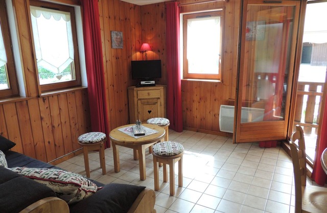 Acogedor apartamento 3 piezas a 50m de pistas y cerca del centro, con limpieza incluida