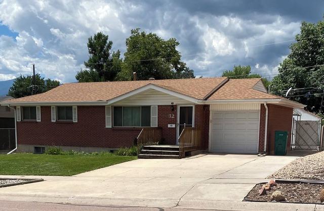 Charming 3-bedroom house with WiFi and AC in lovely Colorado Springs