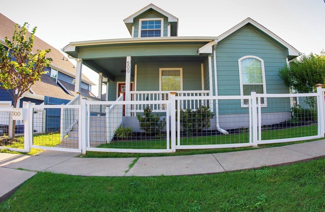 Charming 3-Bedroom, 2-Bath Home with Office – Just 7 Min to Downtown McKinney!