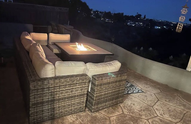 Charming 3-bedroom house with epic canyon views in San Diego with WiFi, AC