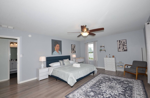 Charming 3-bedroom house with AC, WiFi in enchanting Lewes Close to beaches
