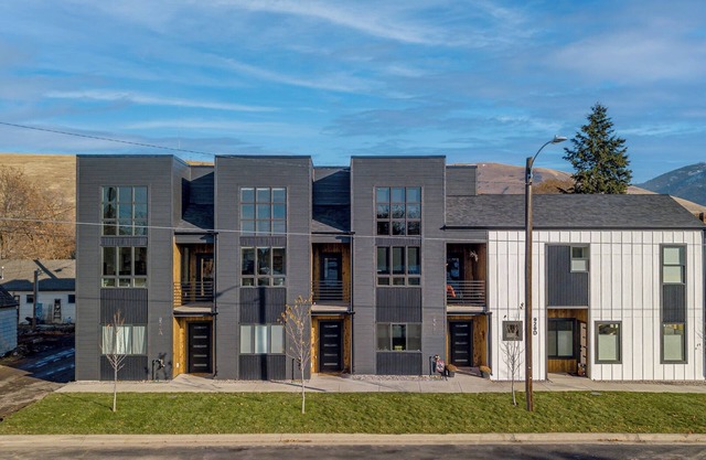 Charming 3-bedroom townhome close to Downtown with AC in wonderful Missoula